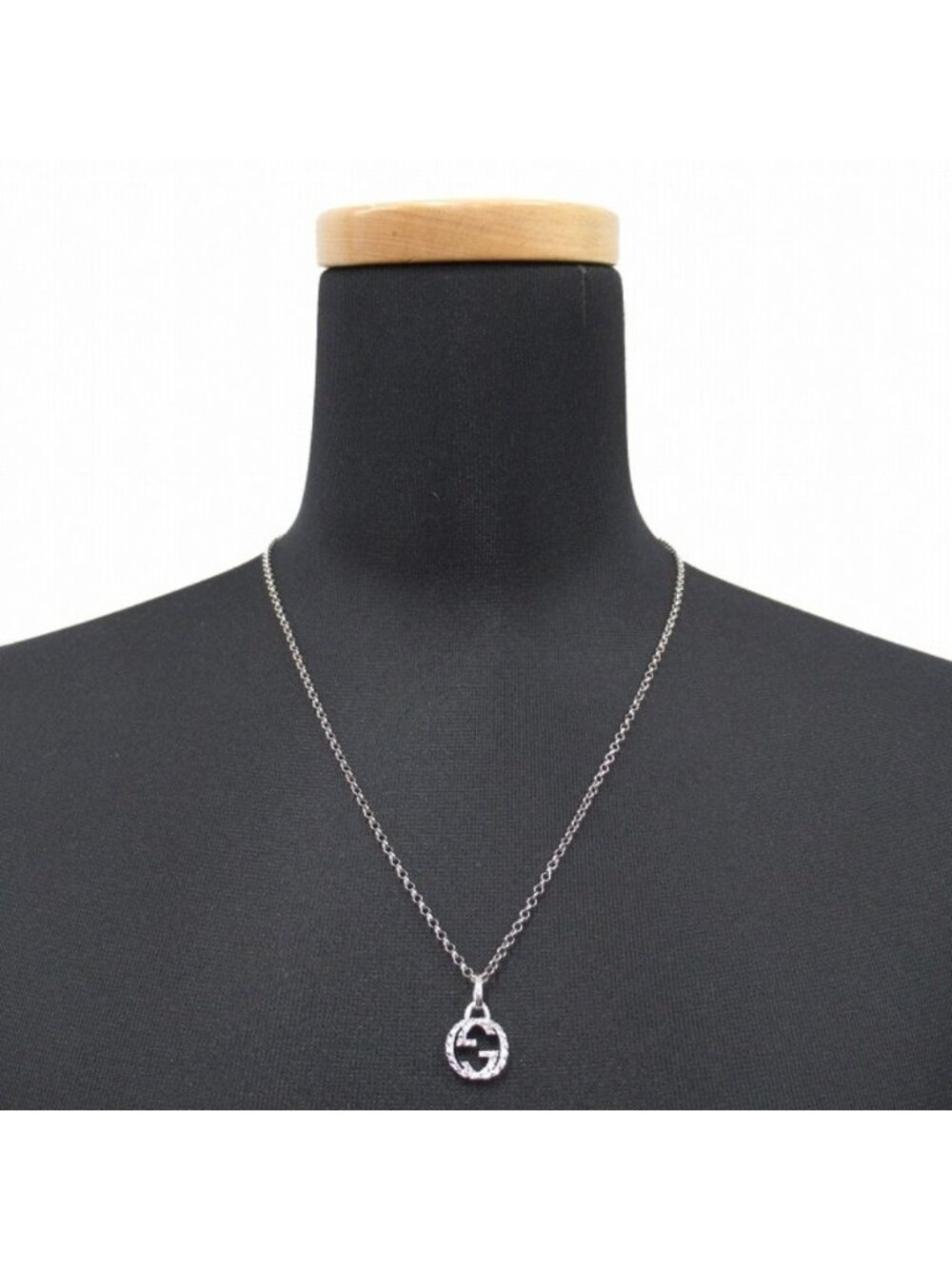 Gucci Polished Interlocking Pendant Necklace Silver - Picture 4 of 4